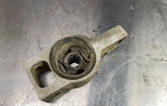 Volkswagen PASSAT B6 Front lower control arm/wishbone 3C0199231D 608253058