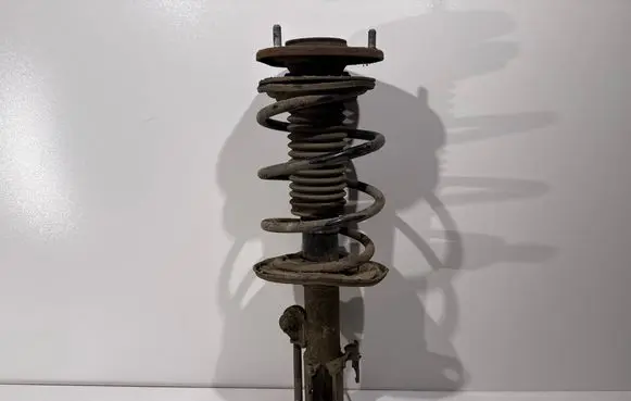 Toyota Auris E180 Front shock absorber/damper