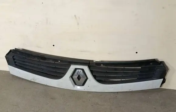 Renault Master II Front grill 8200426365