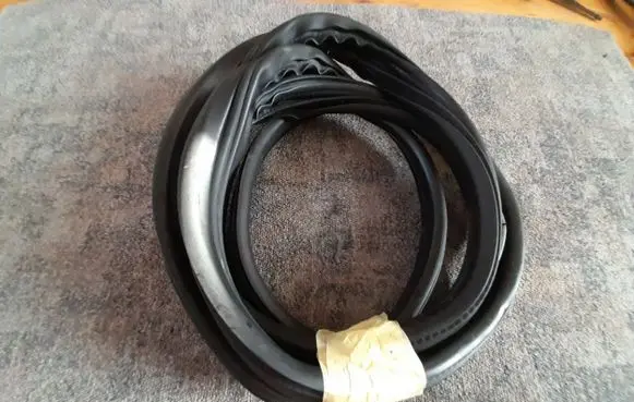 Opel Zafira A Front door rubber seal 
