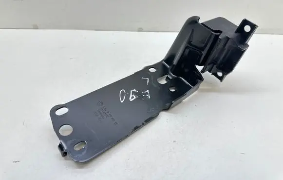 BMW 3 E90 E91 Radiator mount bracket 711781110