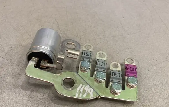 Mercedes-Benz CLS C219 Battery relay fuse 0005472201
