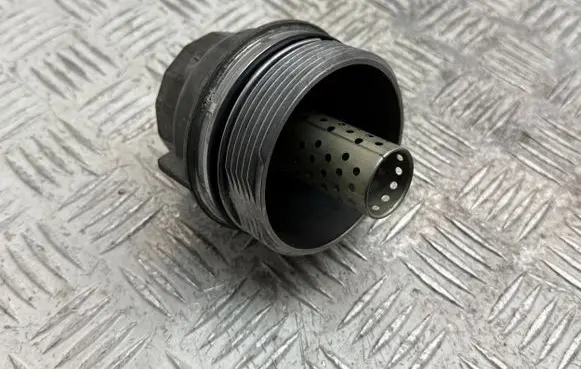 Toyota Corolla Verso AR10 Oil filter cover 156200R010