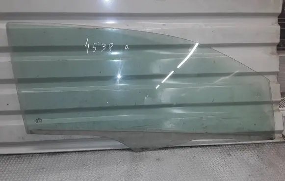 Volkswagen Up Front door window/glass (coupe) 