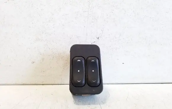 Opel Zafira A Electric window control switch 90561088