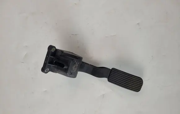 Mercedes-Benz Sprinter W901 W902 W903 W904 Accelerator throttle pedal A9063000404