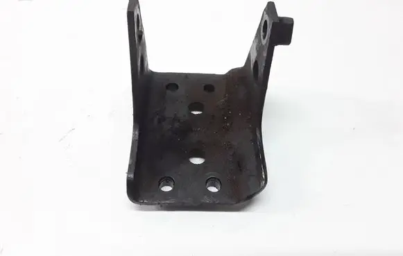 Nissan X-Trail T30 Engine mounting bracket