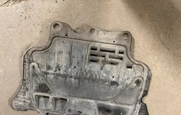 Volkswagen Golf VII Engine splash shield/under tray 3Q0825236B