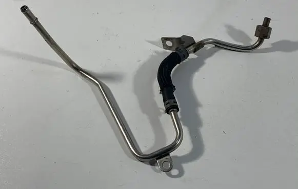 Volkswagen Golf VII Engine coolant pipe/hose 04L131582B