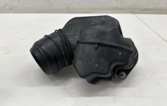 Volkswagen Golf Sportsvan Turbo air intake inlet pipe/hose 05E129656F