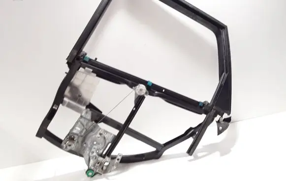 Rear door manual window regulator