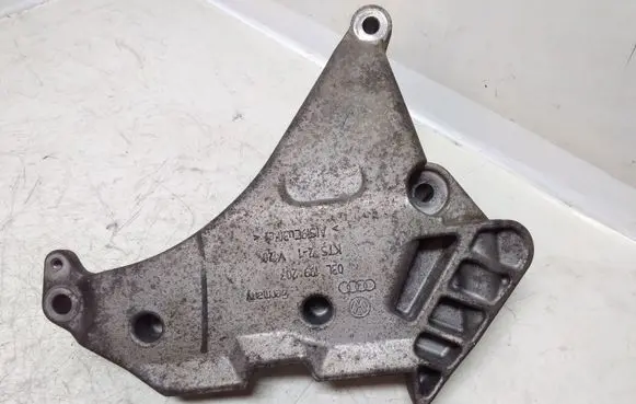 Volkswagen Tiguan Engine mounting bracket 03L199207
