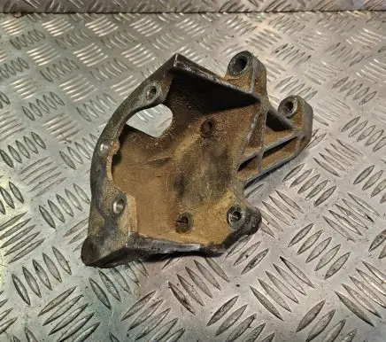 Volkswagen PASSAT B5 Power steering pump mounting bracket 028145523B