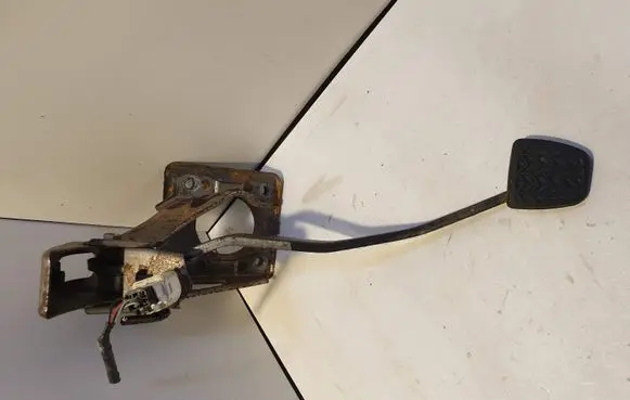 Toyota Corolla Verso E121 Brake pedal