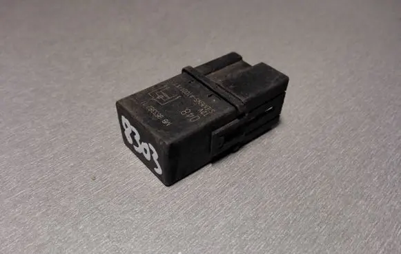 Mitsubishi Pajero Other relay MB953382