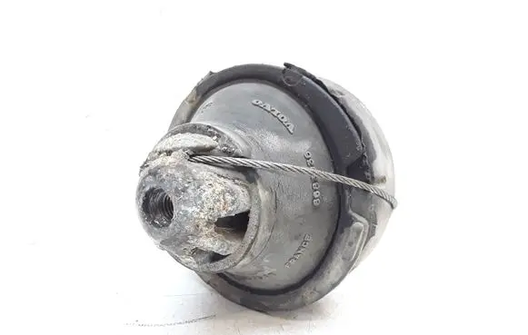 Volvo XC90 Engine mount bracket 8683936