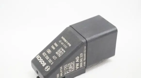 Volkswagen Tiguan Glow plug pre-heat relay 3WA941329