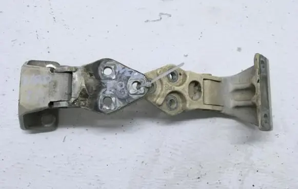 Iveco Daily 6th gen Front door hinge set 
