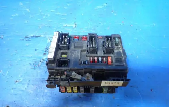 Citroen C3 Fuse module 9643498880