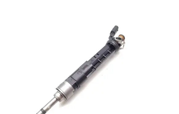 Mercedes-Benz A W176 Fuel injector A2820700087 166002932R