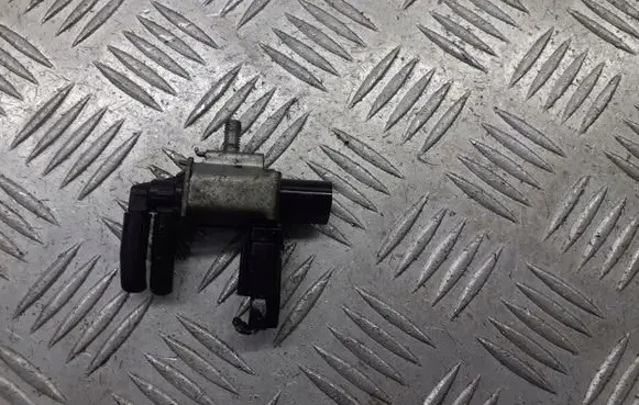 Ford Focus Vacuum valve 4M5G-9A500