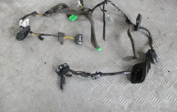 Volvo V50 Front door wiring loom/harness boot 30724170B