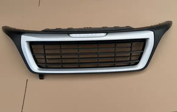 Peugeot Boxer Front bumper upper radiator grill 1314847070