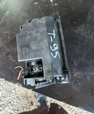Mercedes-Benz E W211 Car ashtray A2116802852