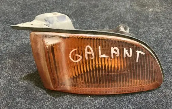 Mitsubishi Galant Front indicator light