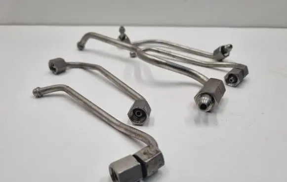 BMW 1 E81 E87 Fuel injector supply line/pipe 13537562478 7562478