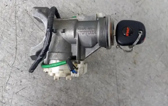 Toyota Sienna XL20 II Ignition lock 45020081