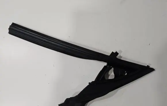 BMW 4 F36 Gran coupe Rubber seal front coupe door window 7310193