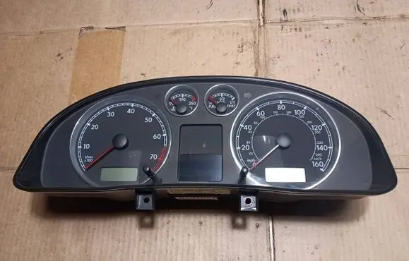 Volkswagen PASSAT B5.5 Speedometer (instrument cluster) 110080137