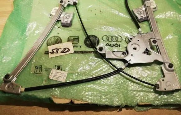 Skoda Octavia Mk1 (1U) Front door electric window regulator 1U0837462B