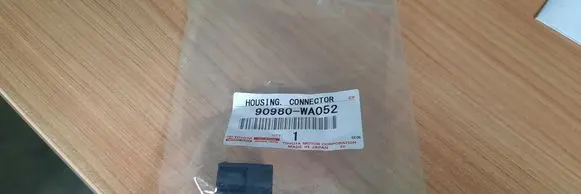 Toyota Avensis T270 Headlight/headlamp wiring loom/harness 90980WA052