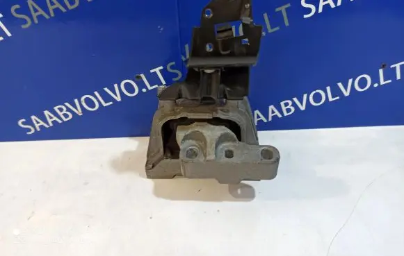 Volkswagen PASSAT B7 Engine mount bracket 1K0131552N