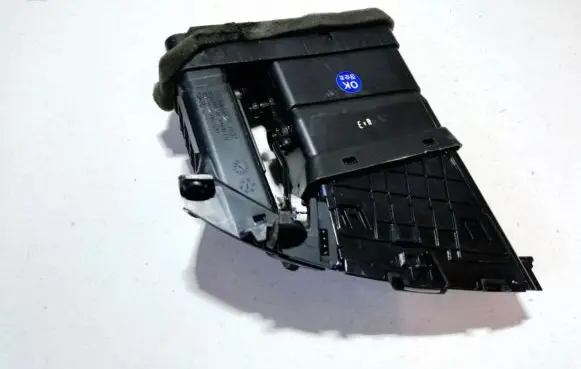 KIA Ceed Dash center air vent grill 808824