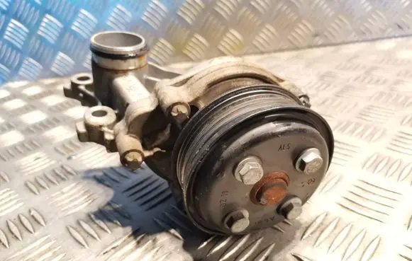 Mercedes-Benz A W169 Water pump 6402010001