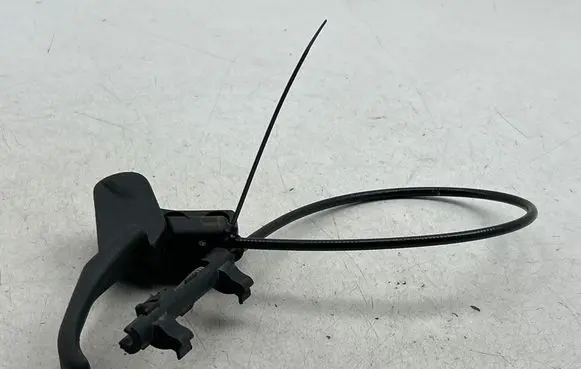 Skoda Superb B5 (3U) Engine bonnet (hood) release handle 