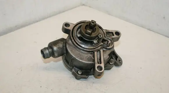 Volvo S80 Vacuum pump 30677904