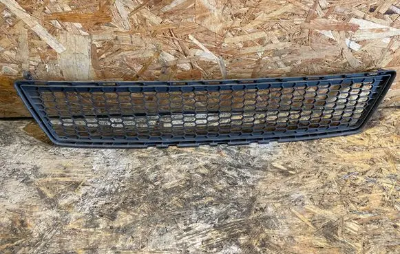 Toyota Verso Front bumper lower grill 531120F040