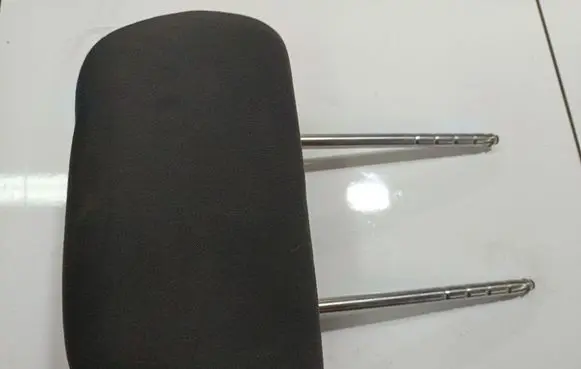 Volkswagen Polo IV 9N3 Front seat headrest 