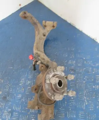 Volkswagen PASSAT B5 Front wheel hub spindle knuckle