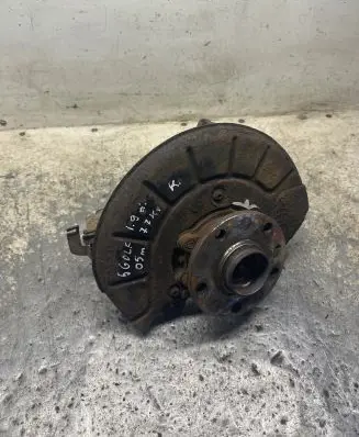 Volkswagen Golf V Front wheel hub