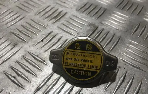 Mitsubishi Carisma Coolant expansion tank/reservoir cap 