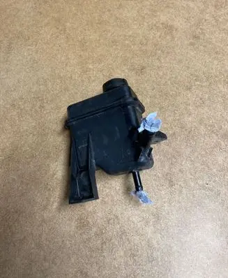 Volvo S40, V40 Power steering fluid tank/reservoir 