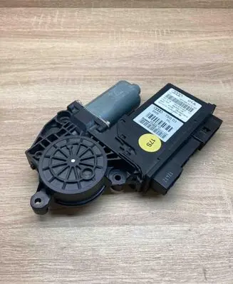 Audi A8 S8 D3 4E Front door window regulator motor 4E0959801A 4E0910802 01A