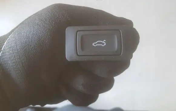 Audi Q2 - Tailgate/boot open switch button 4G0959831C