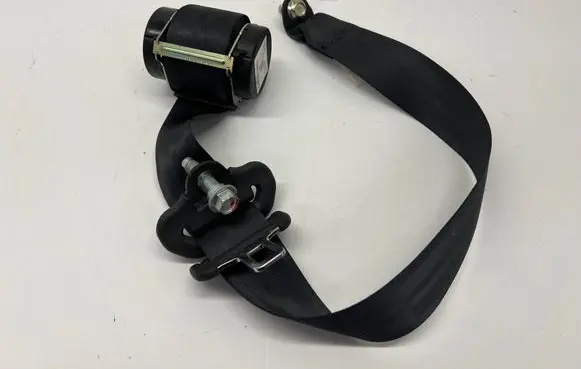 Rear seatbelt