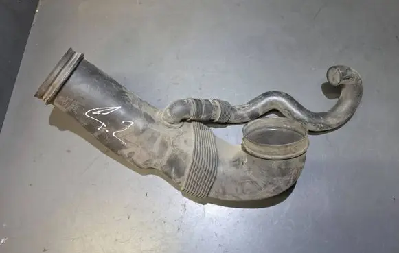Audi A8 S8 D3 4E Air intake hose/pipe 077129629